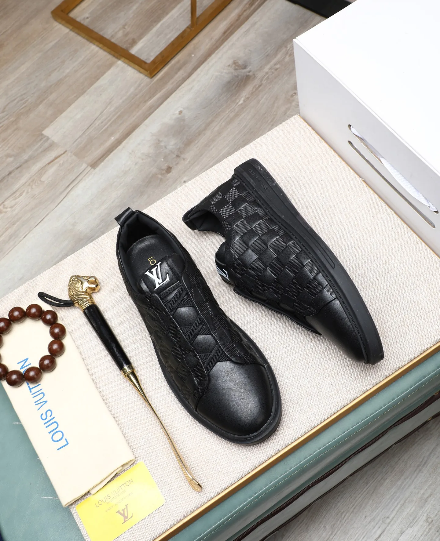 Men's shoes 💰460 【LOUIS VUITTON】Louis Vuitton 2 new products 👟Milan fashion show style 🇰🇾🇰🇾LV family logo, celebrity style, a must-have for fashionistas ⚠️Imported materials ➕Cow leather ➕Breathable leather lining ➕Special outsole 👞Number 38-44 (45 46 custom-made)